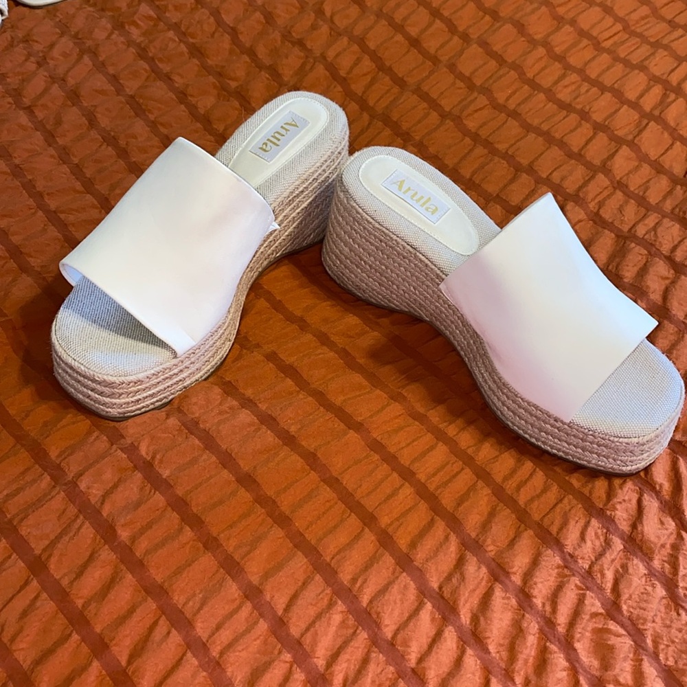 Arula Wedges